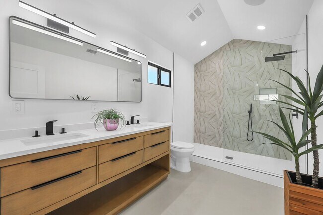 Building Photo - 3940 Cll San Antonio