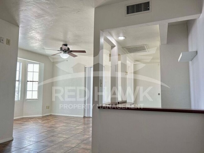 Building Photo - 820 W University Dr