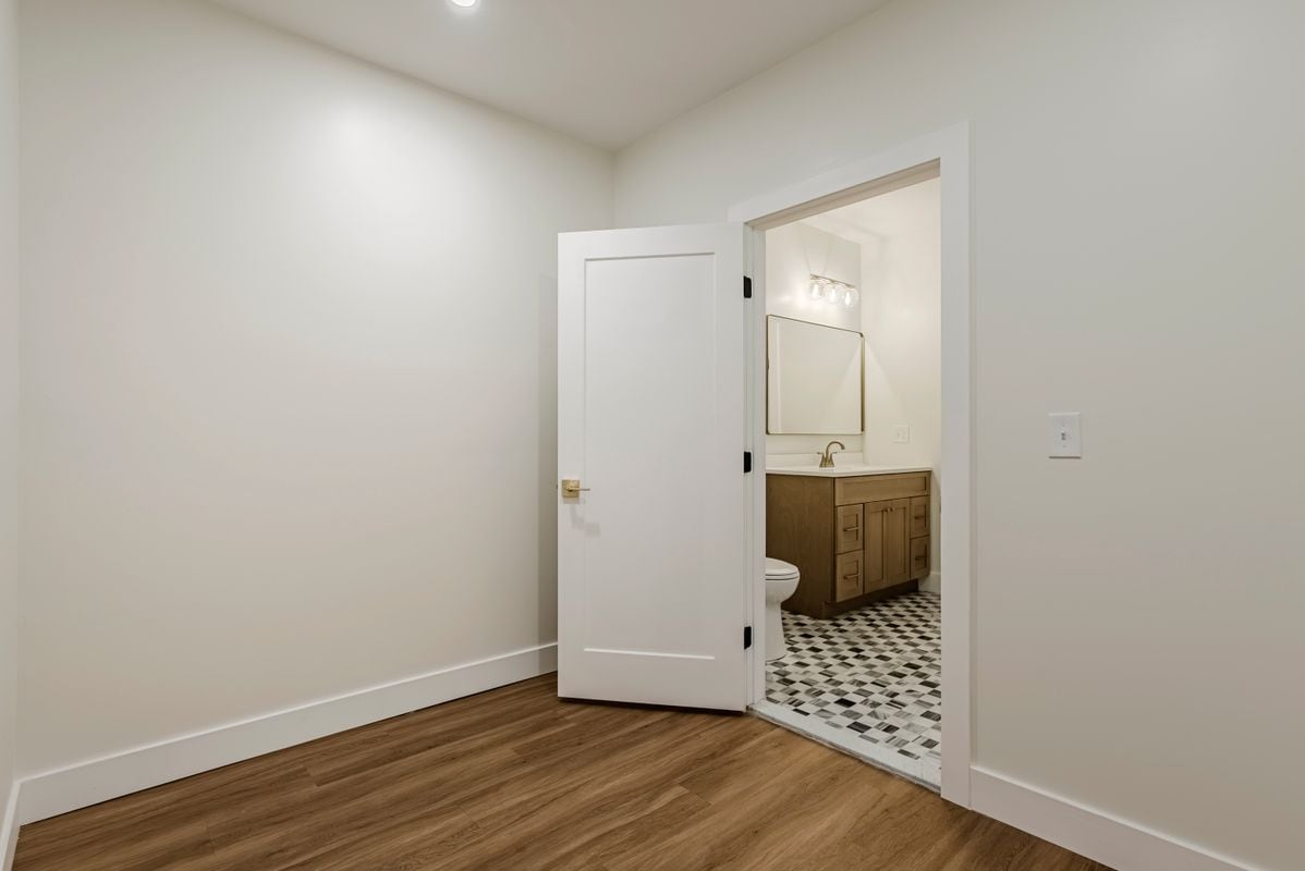 Building Photo - 106 Hotel St