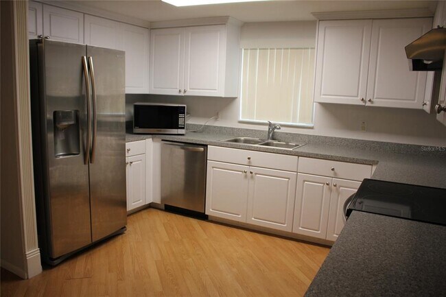 Building Photo - 10241 Regency Park Blvd