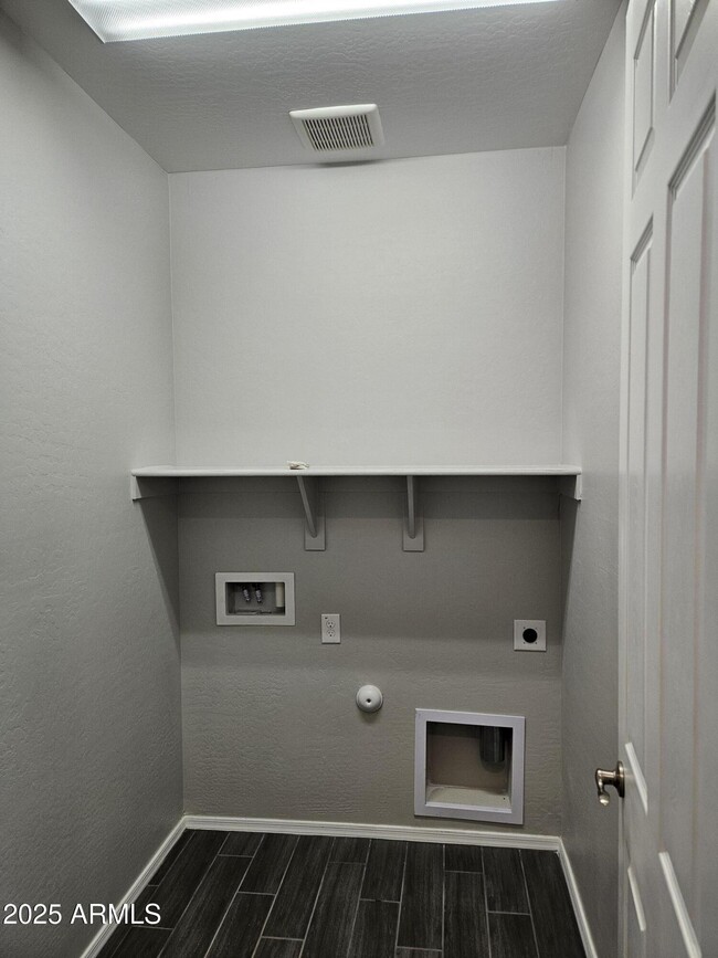 Building Photo - 10756 W Hadley St