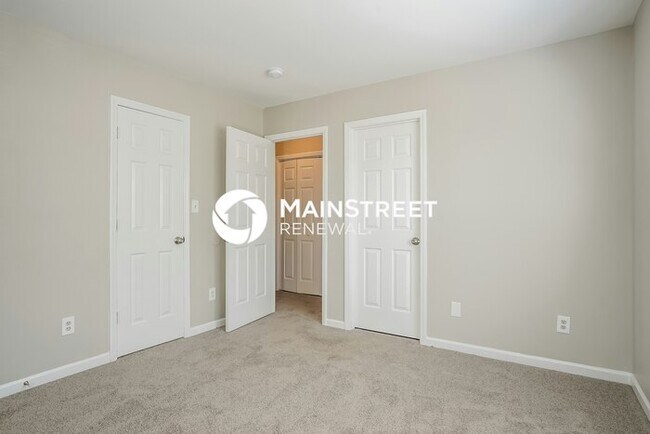 Building Photo - 3 Bedroom Pet-Friendly Home in Raleigh, NC with Main Street Renewal