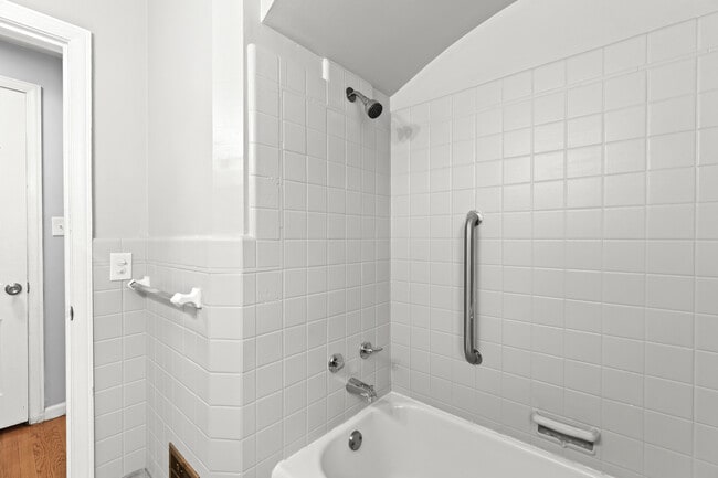 Building Photo - 5566 Haverhill St