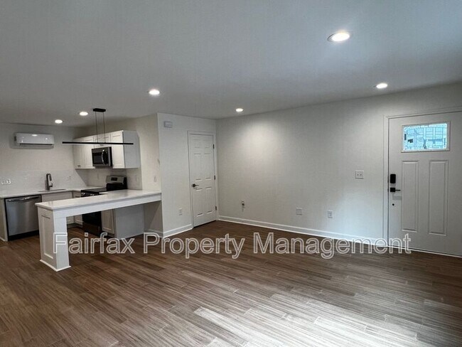 Building Photo - 1309 Hudson Ave