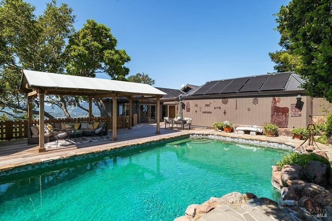 Building Photo - 1100 Bayhills Dr