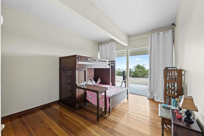 Building Photo - 8517 Grandview Dr