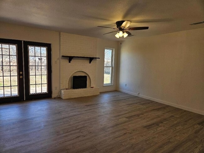 Building Photo - 1511 W Mesa Park Dr