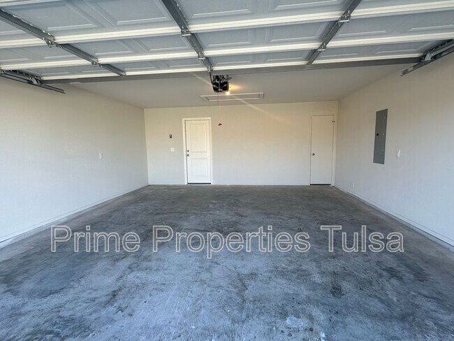 Building Photo - 13143 S 72nd E Ave