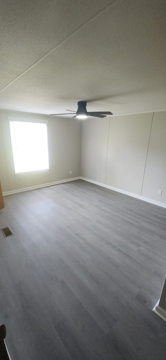 Building Photo - 19 Whispering Pines Cir