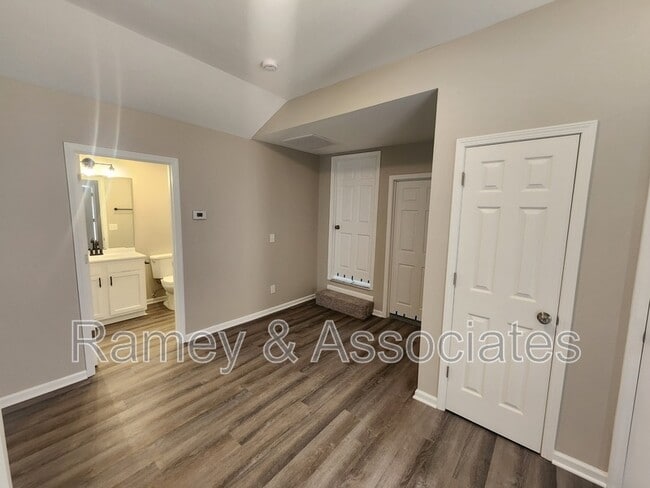 Building Photo - 515 S 20th St