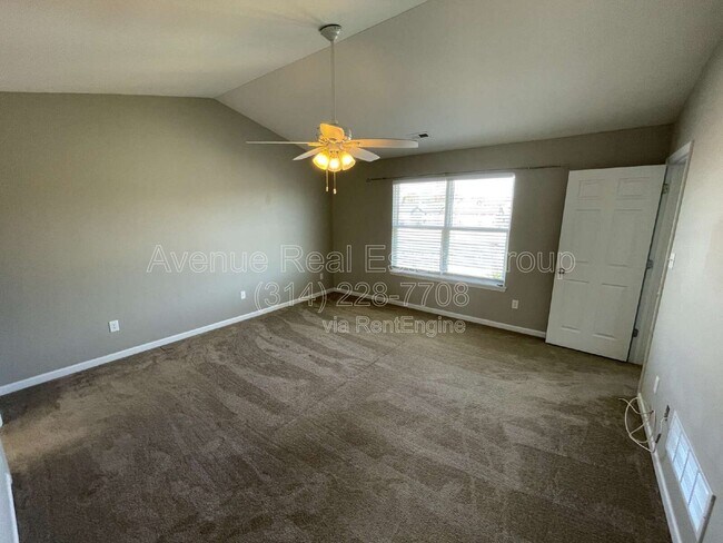 Building Photo - 5533 Emerald Pl Dr