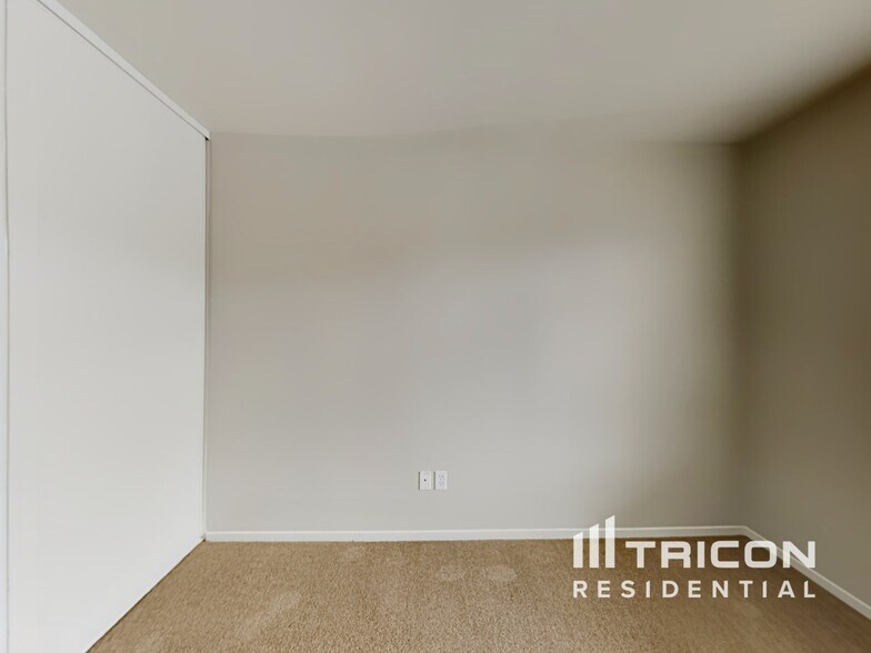 Building Photo - 7711 Mariner Cove Dr