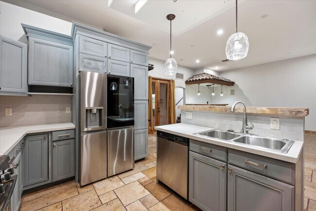 Building Photo - 1629 W Willetta St