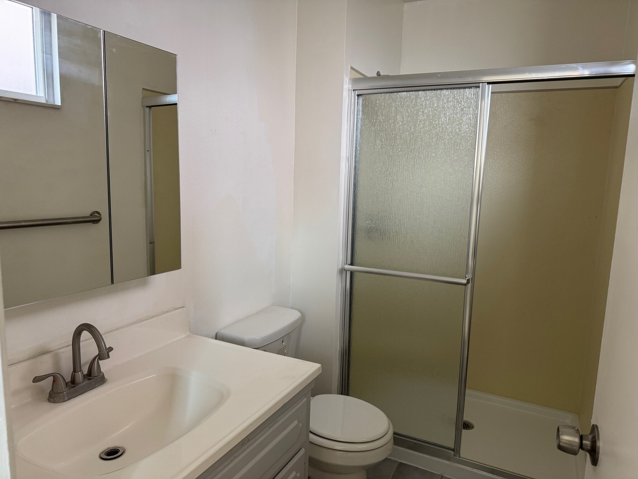 Building Photo - 400 W Glendon Way