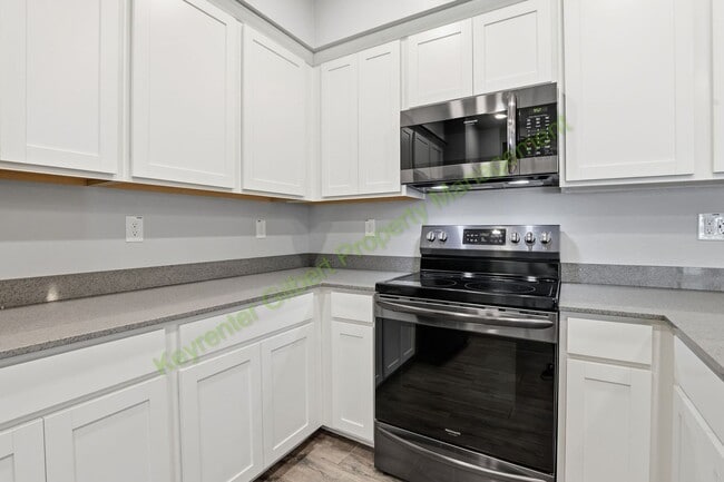 Building Photo - Modern Gilbert Lakeview Townhome in The Lakes at Annecy