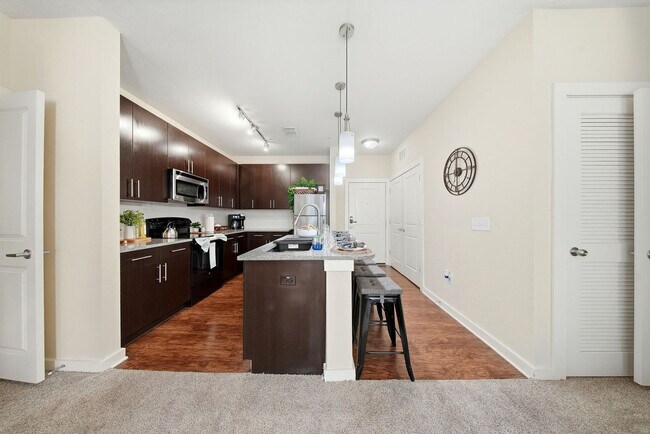 Building Photo - 1700 W Cleveland St