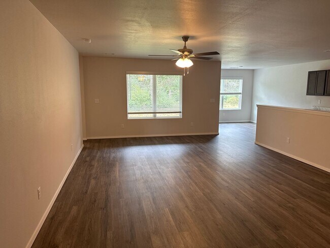 Building Photo - Pre-Leasing Now! Secure This Modern 3-Bedroom, 2-Bathroom Home Available Soon in Regency Park!