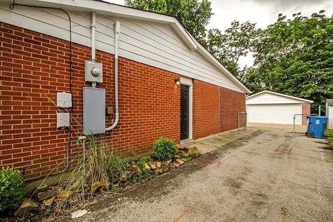 Building Photo - Everything' Is Updated!  4BR, 1BA -  Fully...