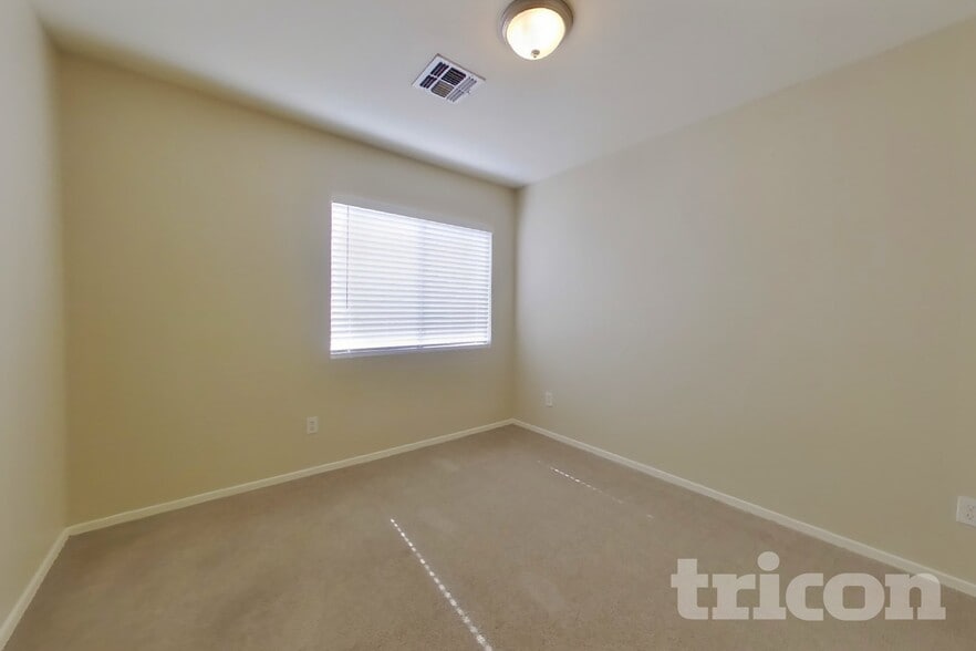 Building Photo - 11634 W Vogel Ave