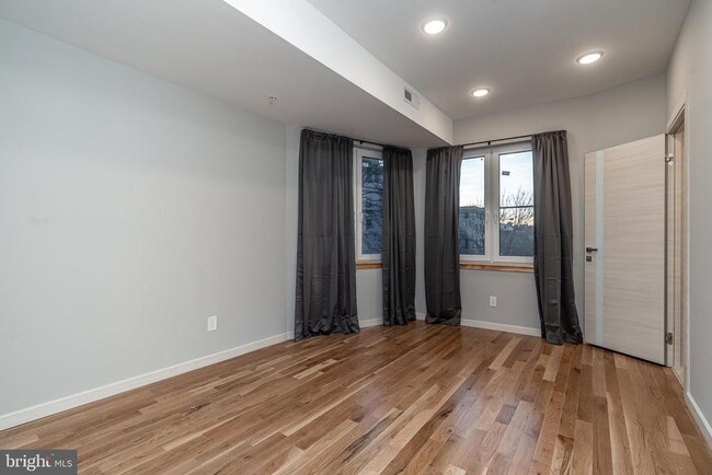 Building Photo - 2045 N College Ave