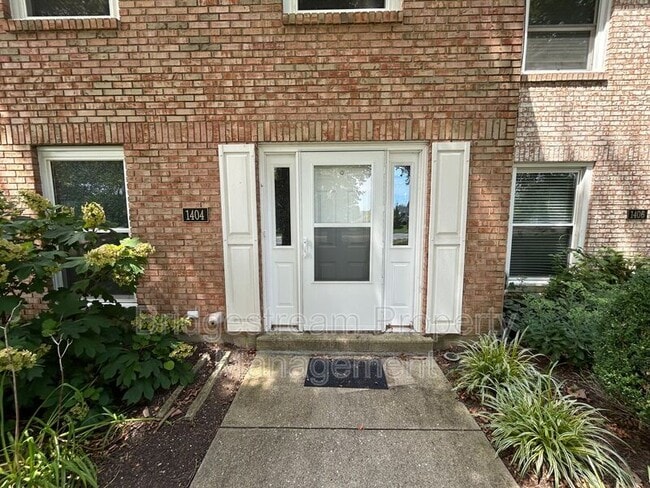 Primary Photo - 1404 Crown Point Ct