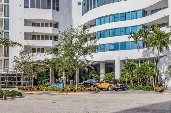 Building Photo - 333 Las Olas Way