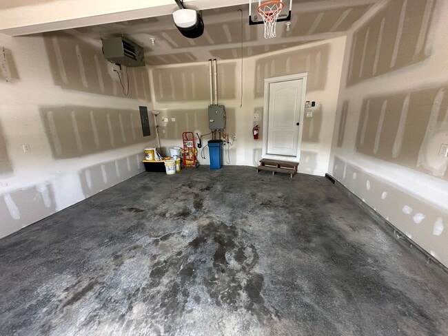 Building Photo - 6585 Beverly Hills Cir