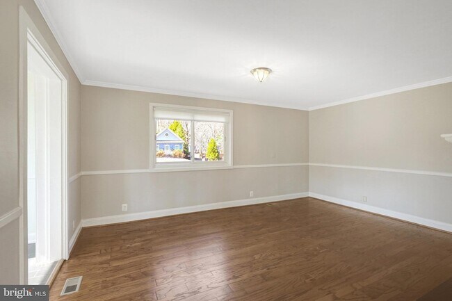 Building Photo - 2031 Hillside Dr