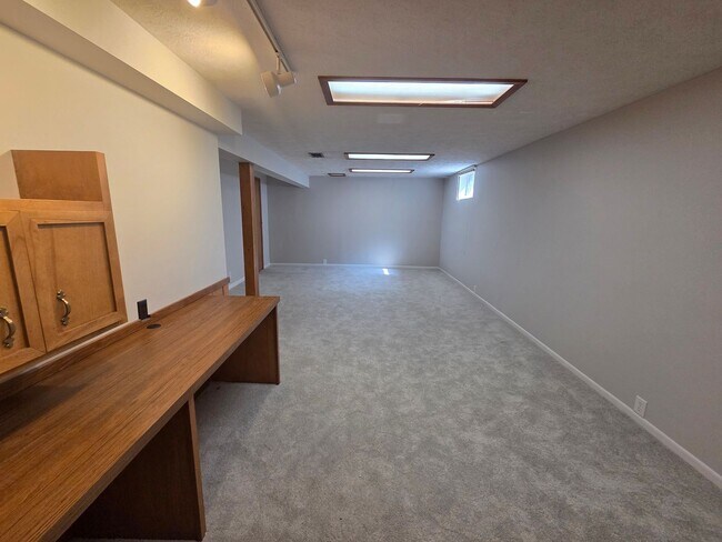 Building Photo - Charming Westside ranch with updates throu...