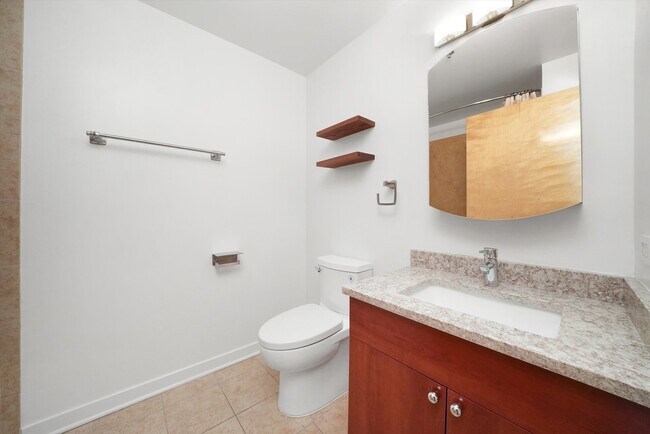 Building Photo - 1224 W Van Buren St