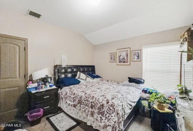 Building Photo - 14904 Tierra Coruna Ave