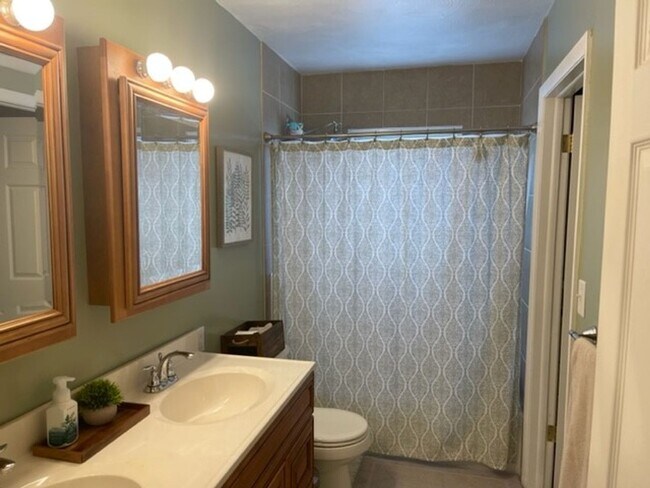 Building Photo - 1903 W William St