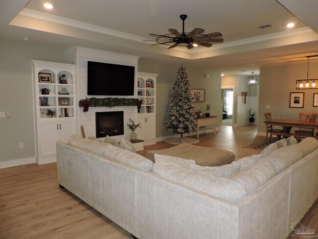 Building Photo - 10612 Davenport Lp