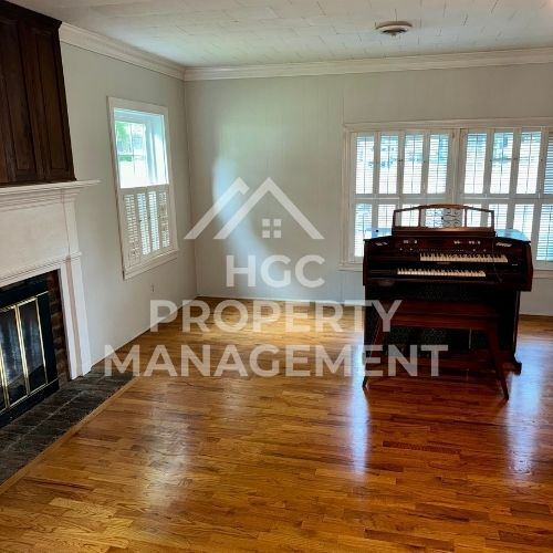 Building Photo - 209 Fairway Dr