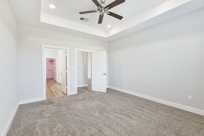 Building Photo - 13083 Clear View Dr