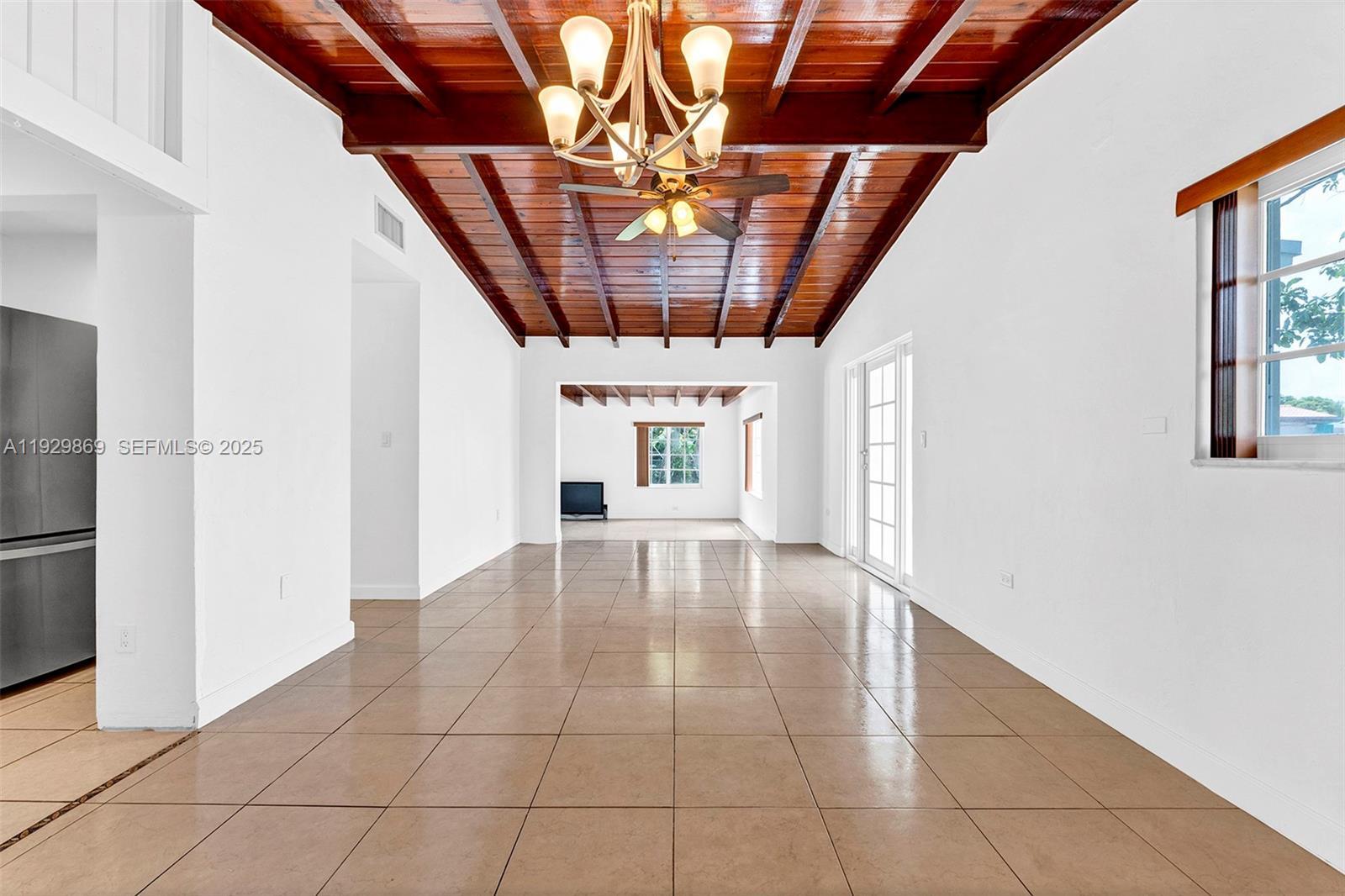 Building Photo - 361 SE 6th Ave