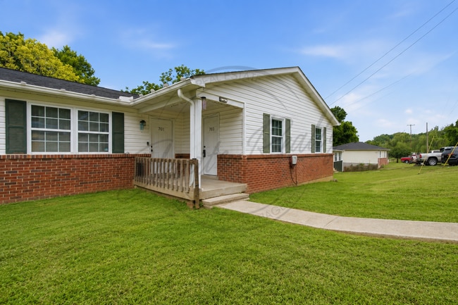 Building Photo - Two Bedroom Duplex in Hermitage with Back Deck!