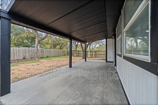 Building Photo - 4417 Briarwood Dr