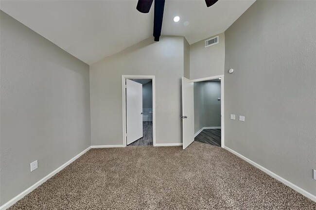 Building Photo - 8607 Pines Pl Dr