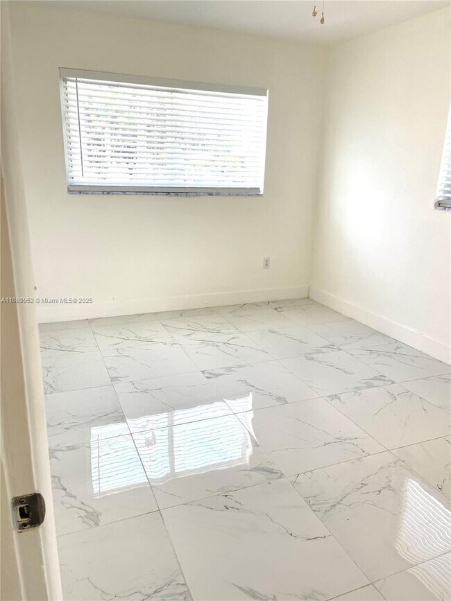 Building Photo - 3175 SW 27th Terrace