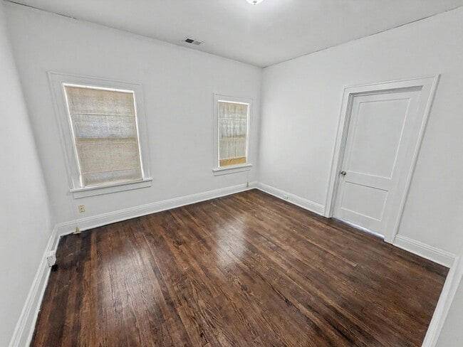 Building Photo - 340 N McLean Blvd