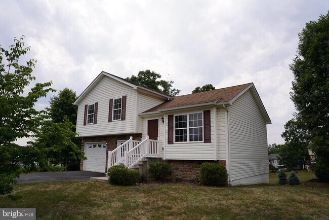 Building Photo - 153 Sinker Dr