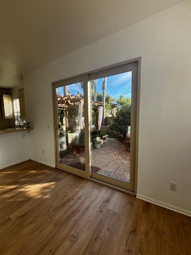 Building Photo - 2727 Bellezza Dr