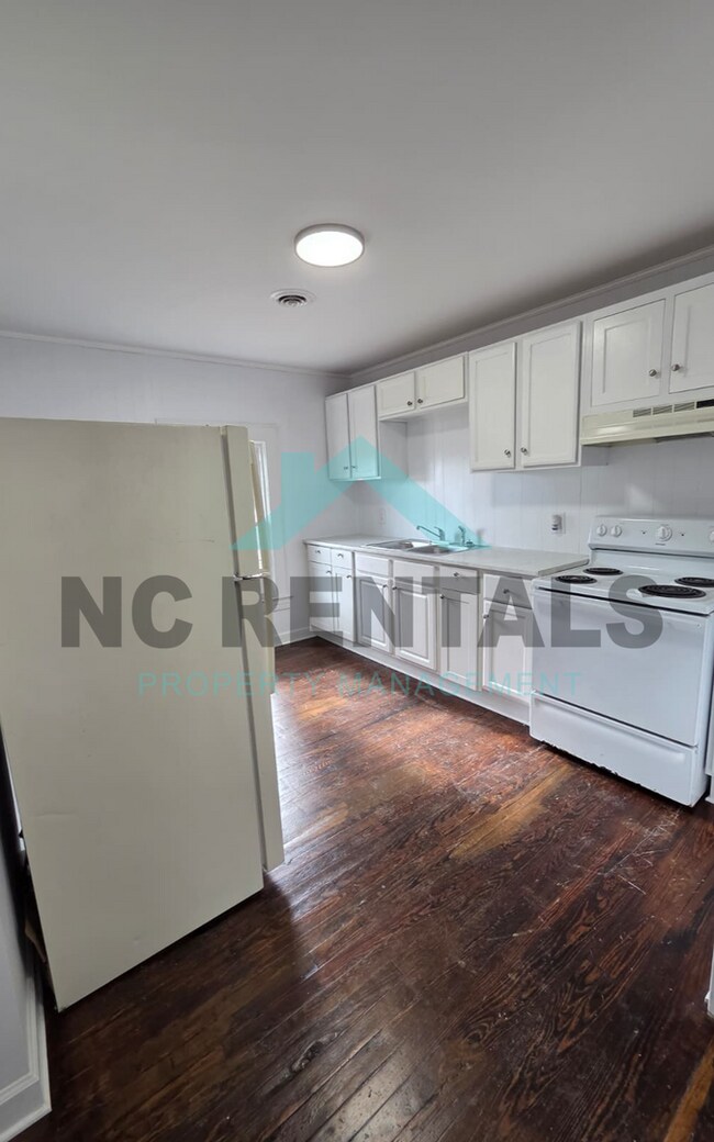 Building Photo - 204 N 6th Ave