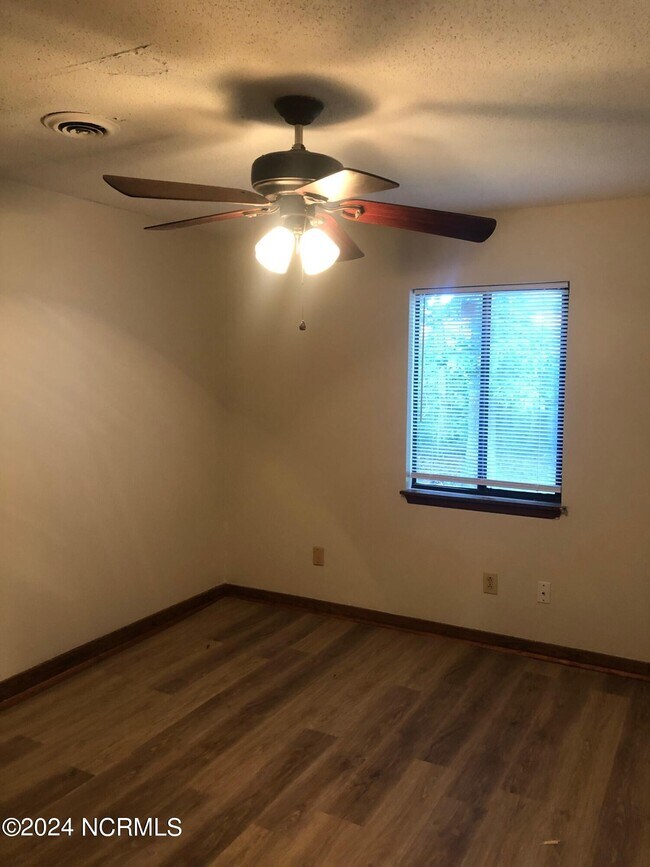 Building Photo - 202 Cedar Ridge Ln