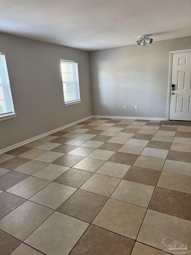 Building Photo - 117 S Sunset Blvd