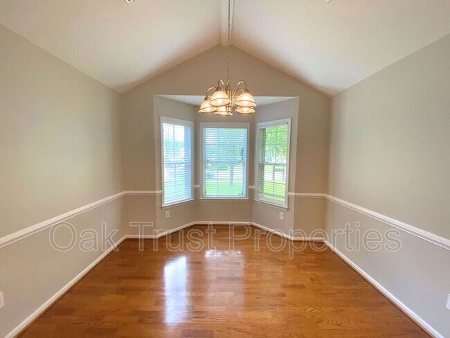 Building Photo - 110 Summer Trace Dr