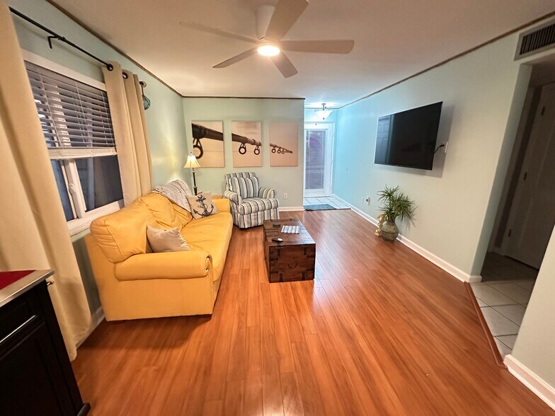Building Photo - 960 Apollo Beach Blvd