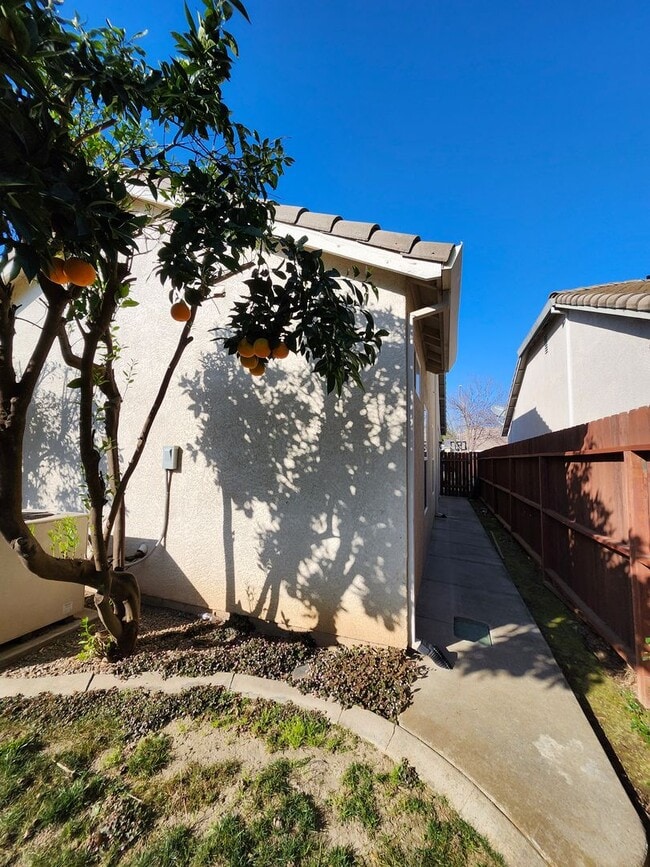 Building Photo - Beautiful Yuba City home located in a cul-de-sac