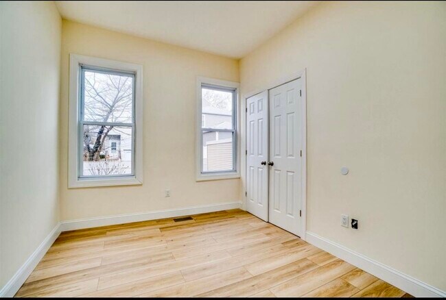 Building Photo - 99 W 35th St